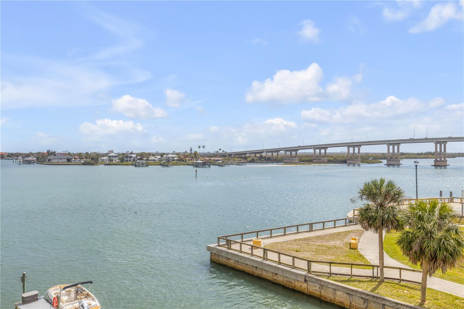 CAPTAINS QUARTERS - Residential