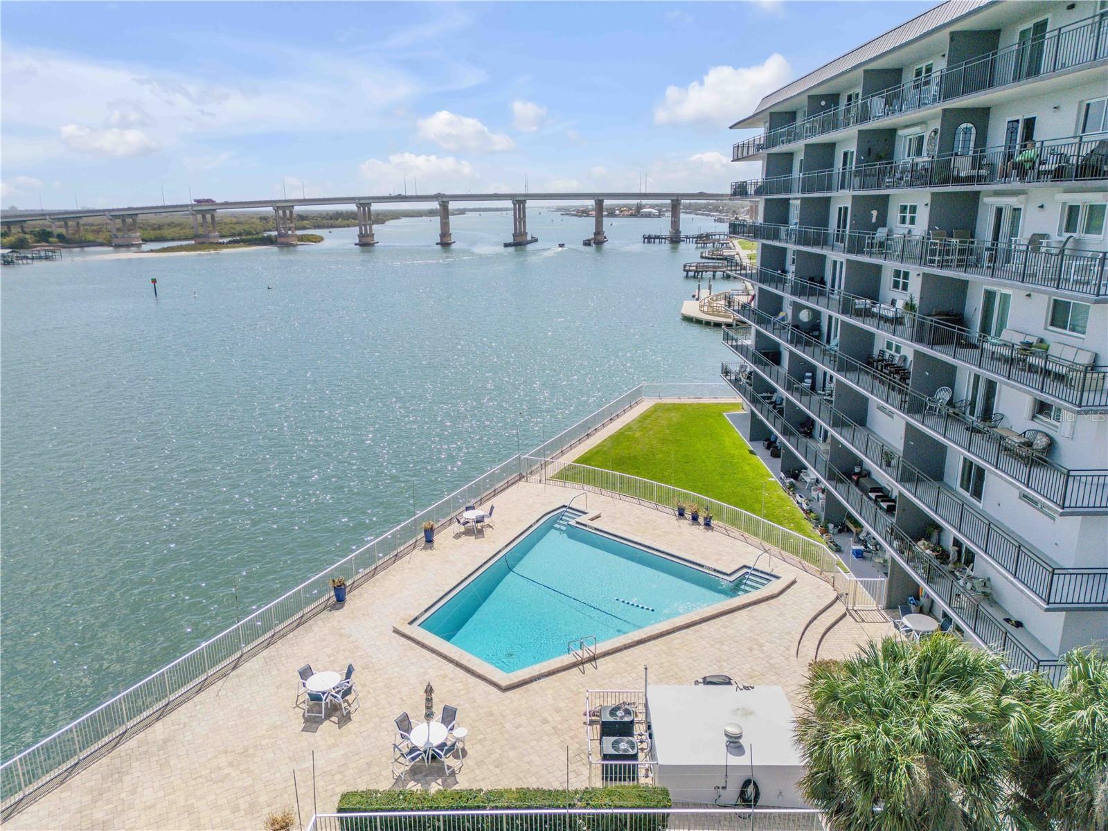 CAPTAINS QUARTERS - Residential