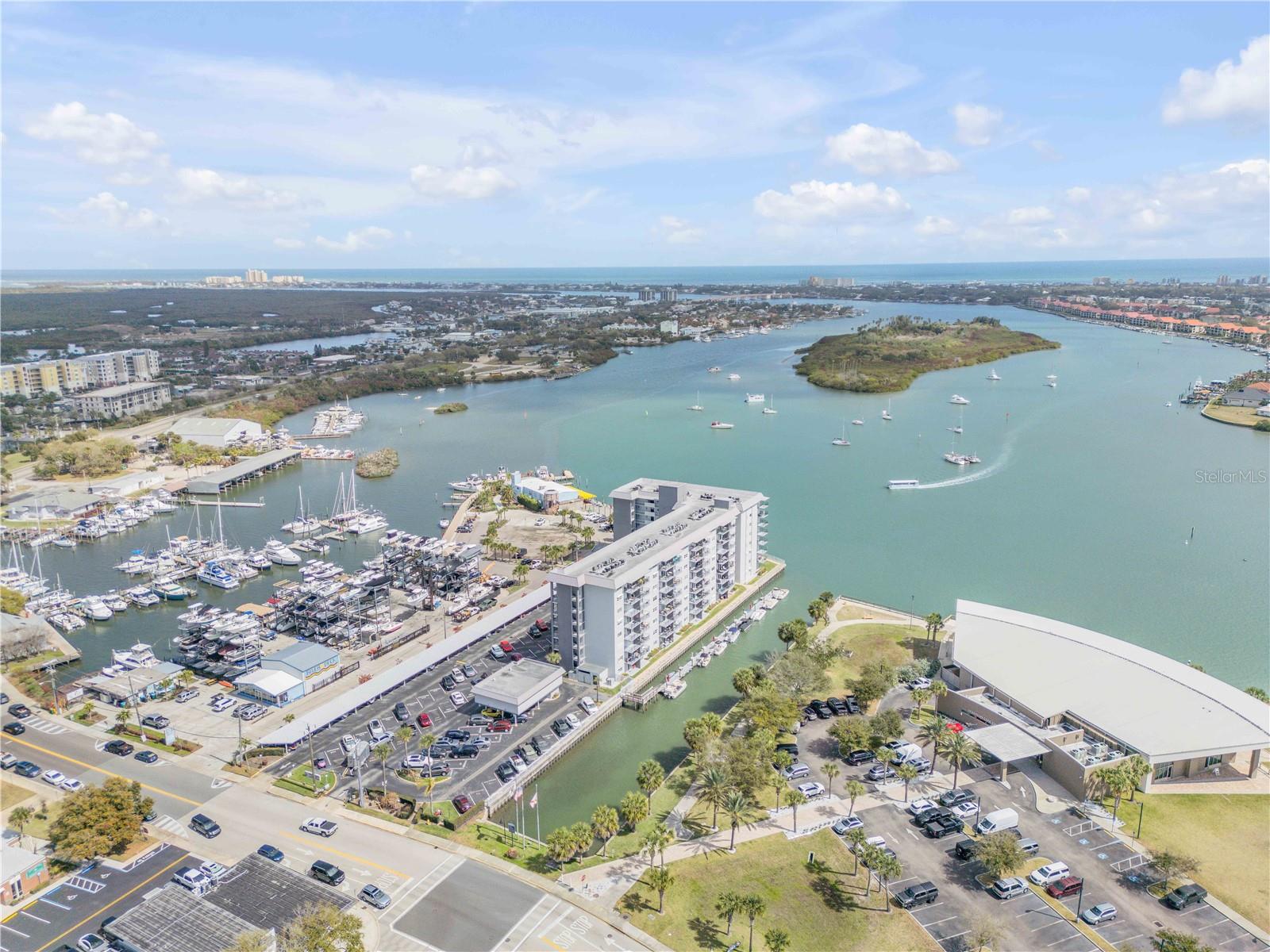 CAPTAINS QUARTERS - Residential