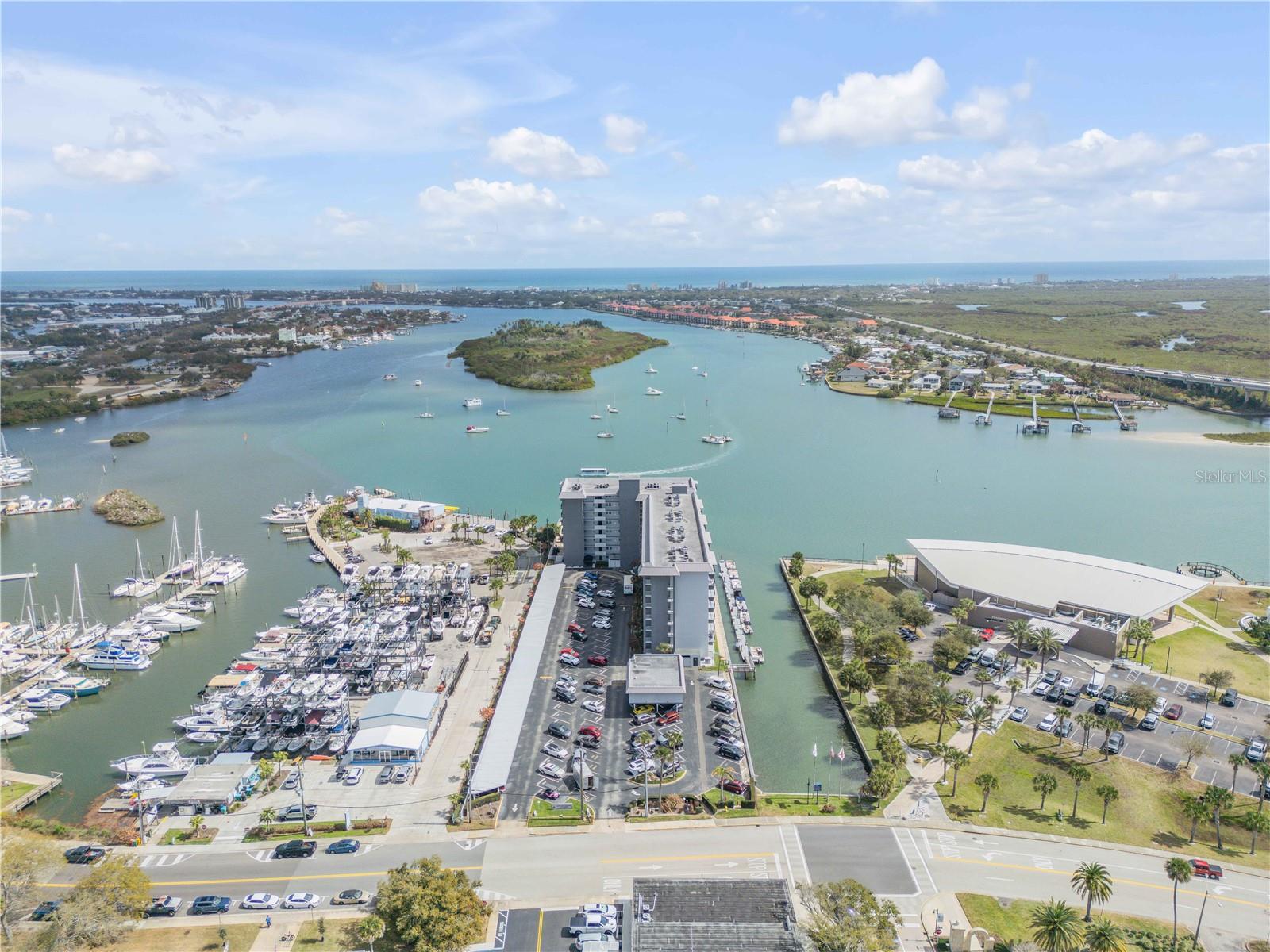 CAPTAINS QUARTERS - Residential