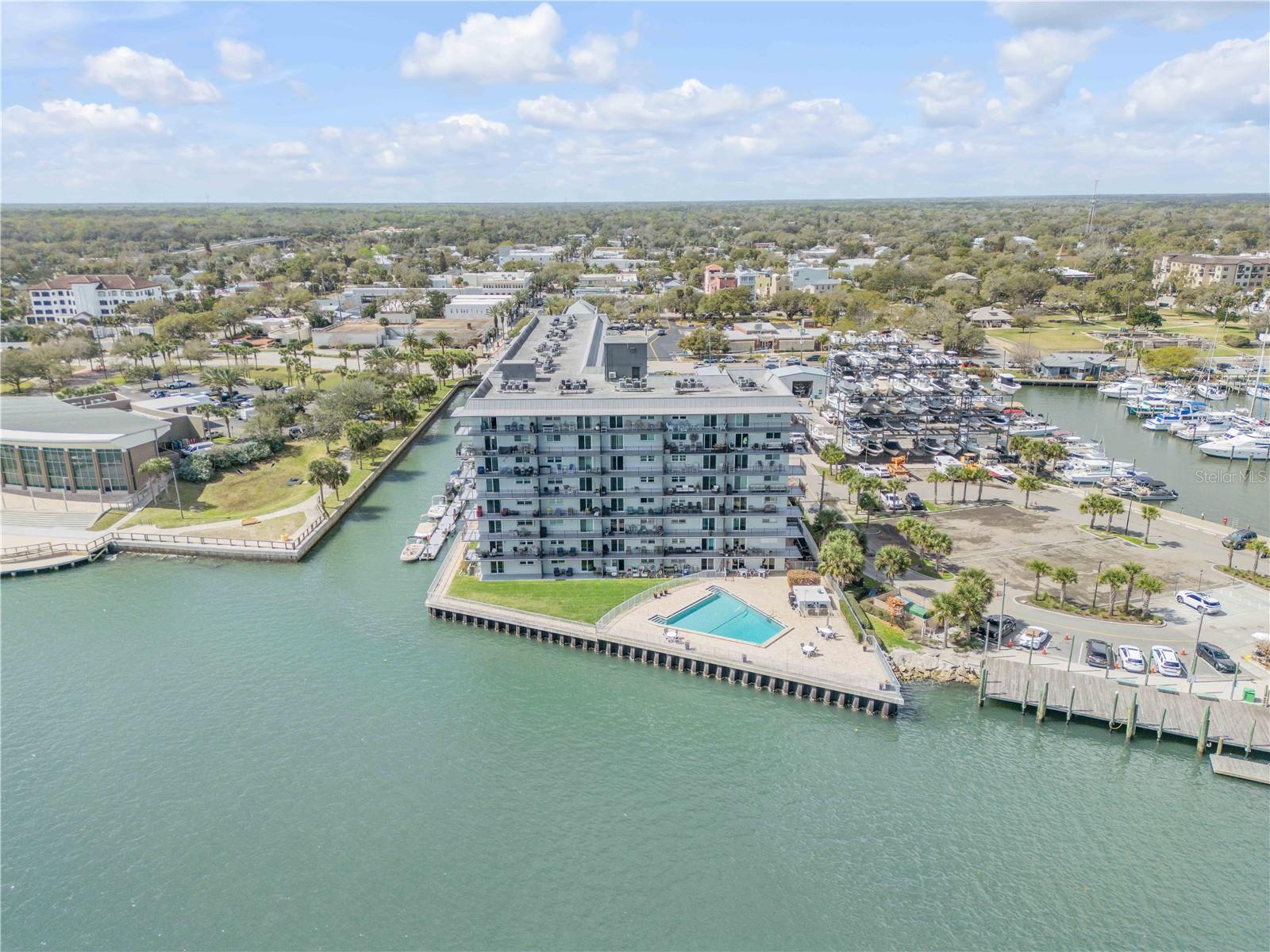 CAPTAINS QUARTERS - Residential