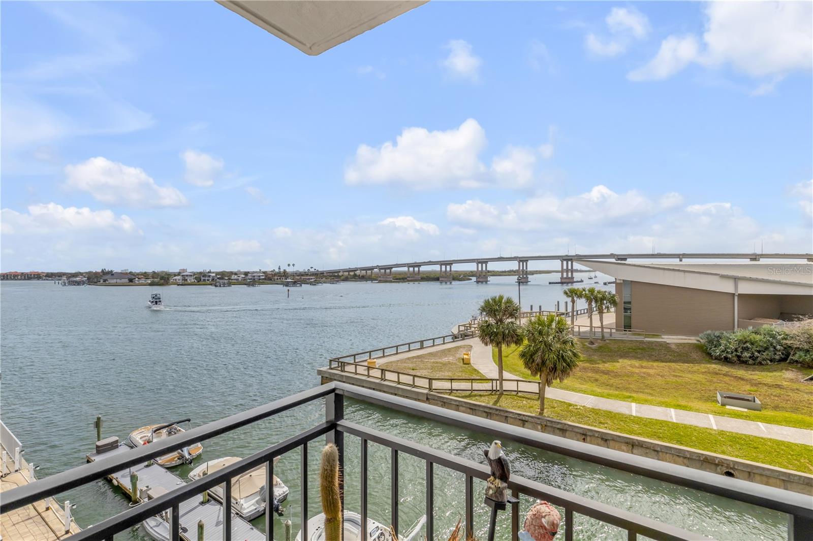 CAPTAINS QUARTERS - Residential