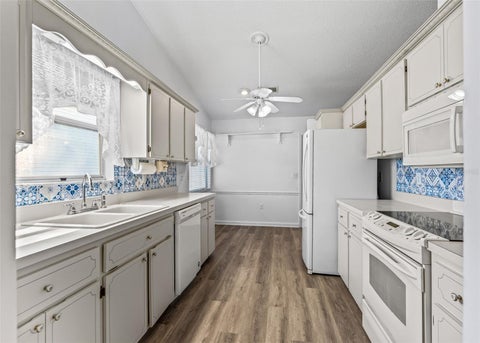 Tiny photo for 1409 New Abbey Avenue, Leesburg, FL 34788 (MLS # G5118503)