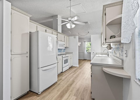 Tiny photo for 1409 New Abbey Avenue, Leesburg, FL 34788 (MLS # G5118503)