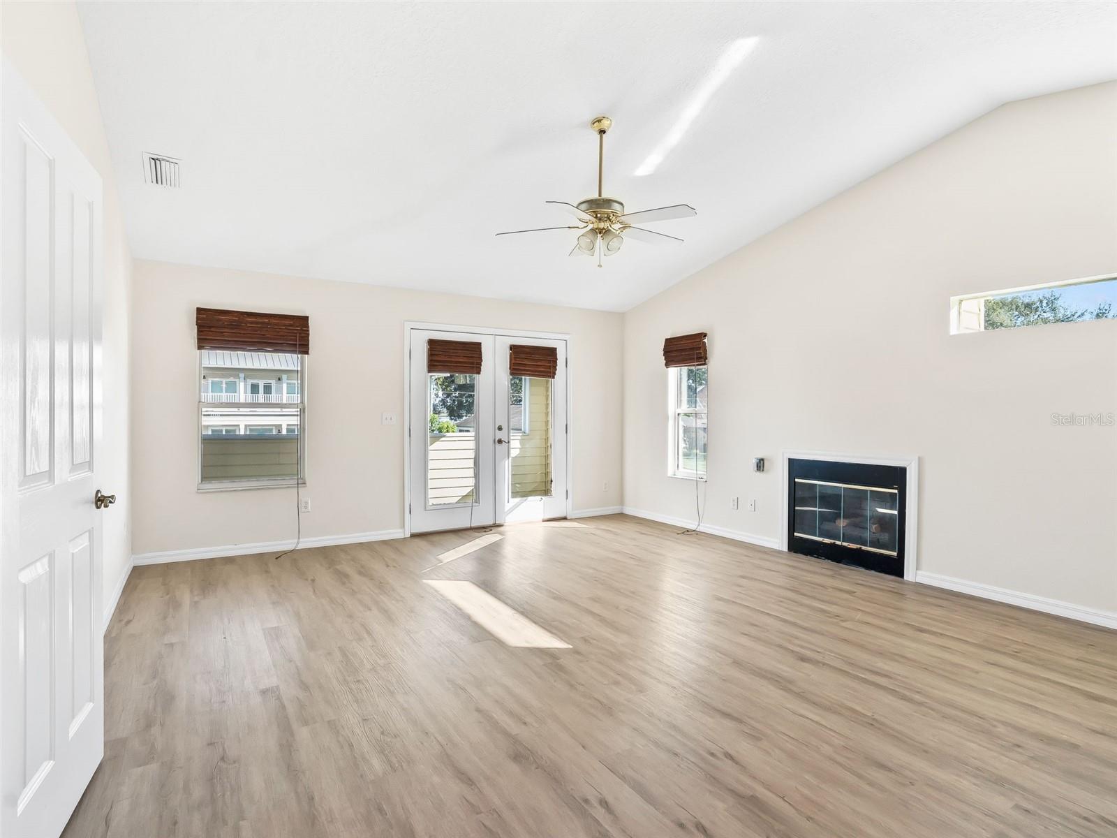 BIRD ISLAND - Residential