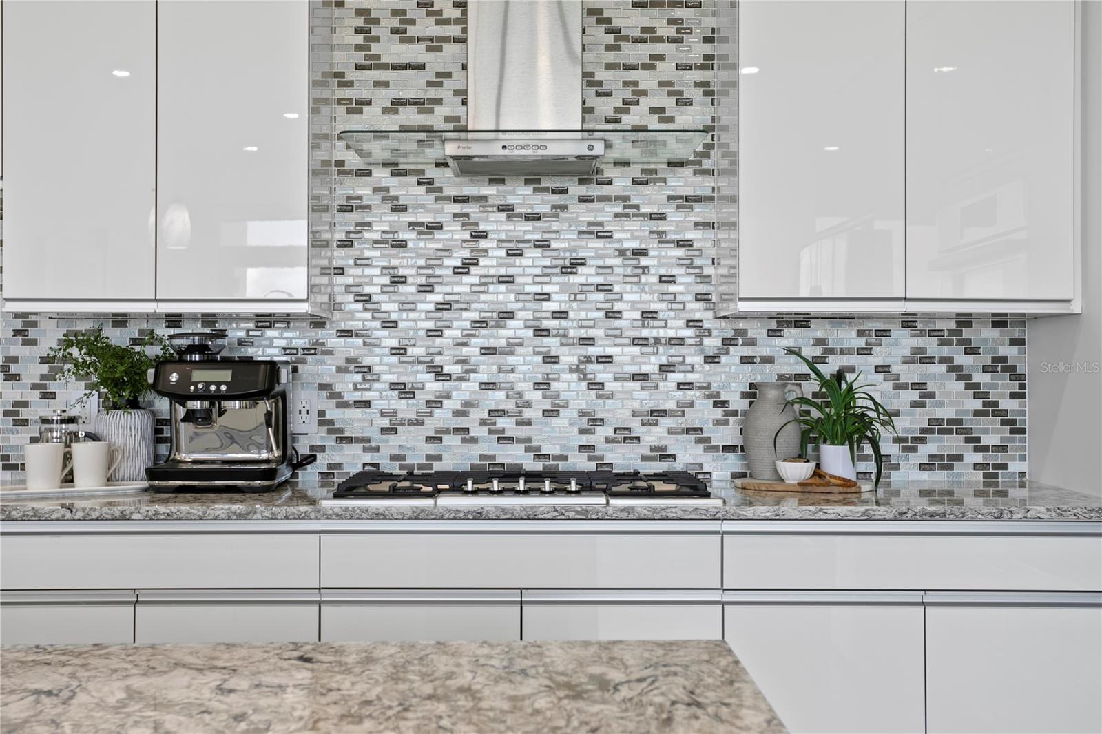 SALVADOR THE CONDO - Residential