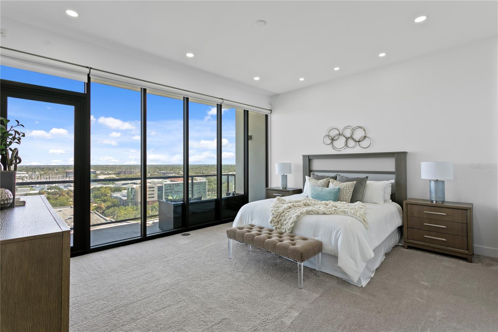 SALVADOR THE CONDO - Residential