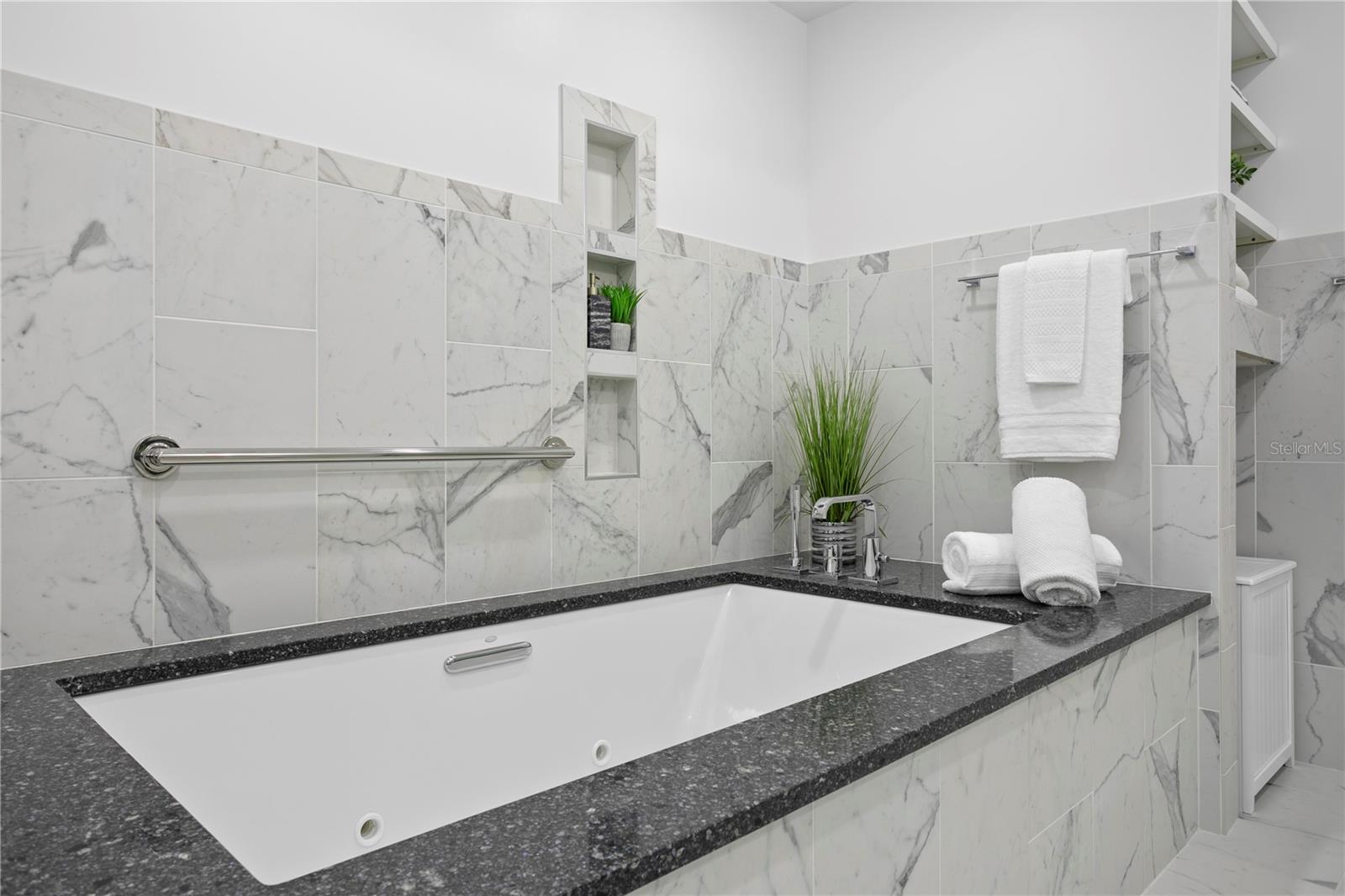 SALVADOR THE CONDO - Residential