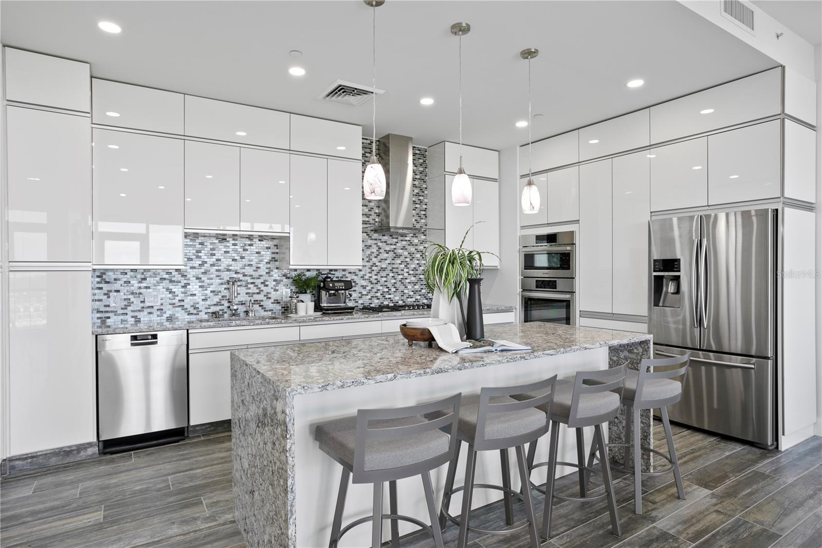 SALVADOR THE CONDO - Residential