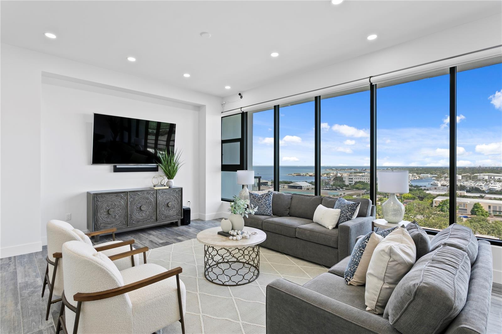 SALVADOR THE CONDO - Residential