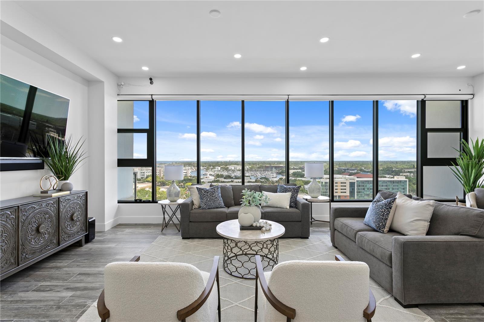 SALVADOR THE CONDO - Residential