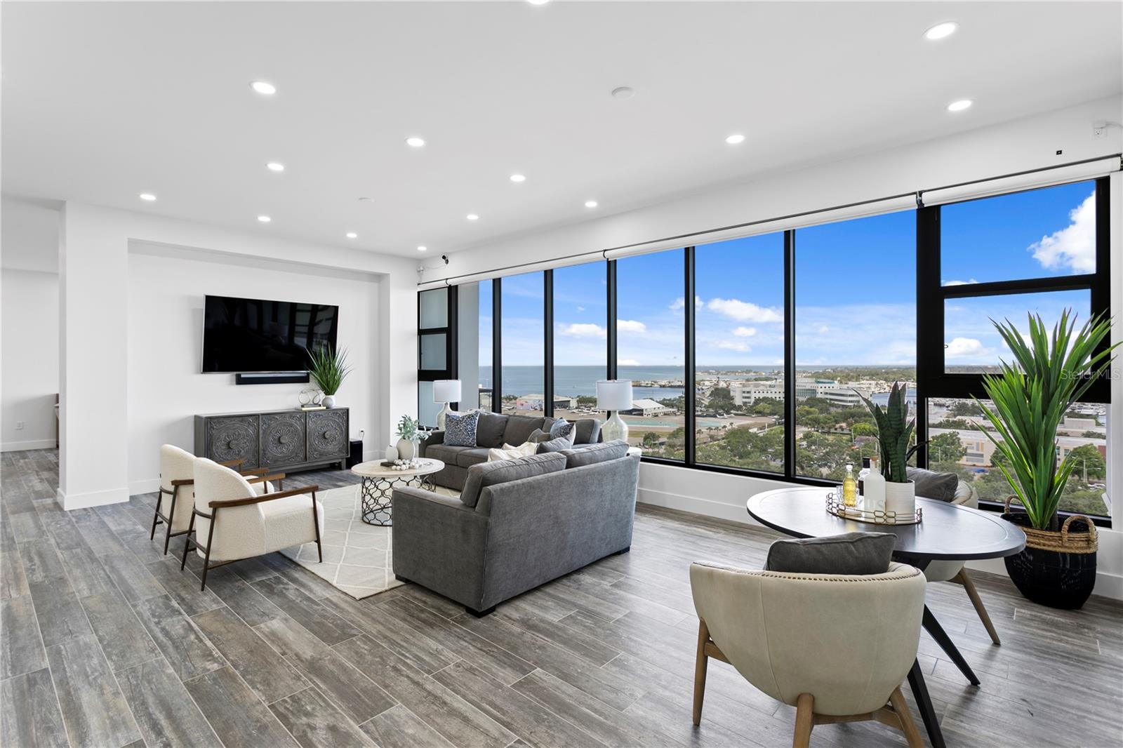 SALVADOR THE CONDO - Residential