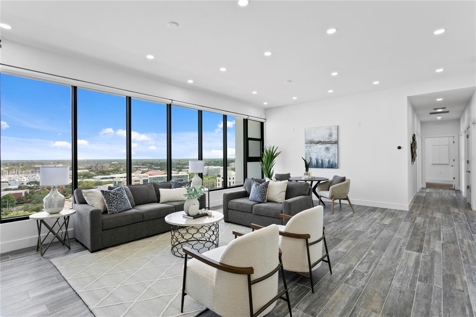 SALVADOR THE CONDO - Residential