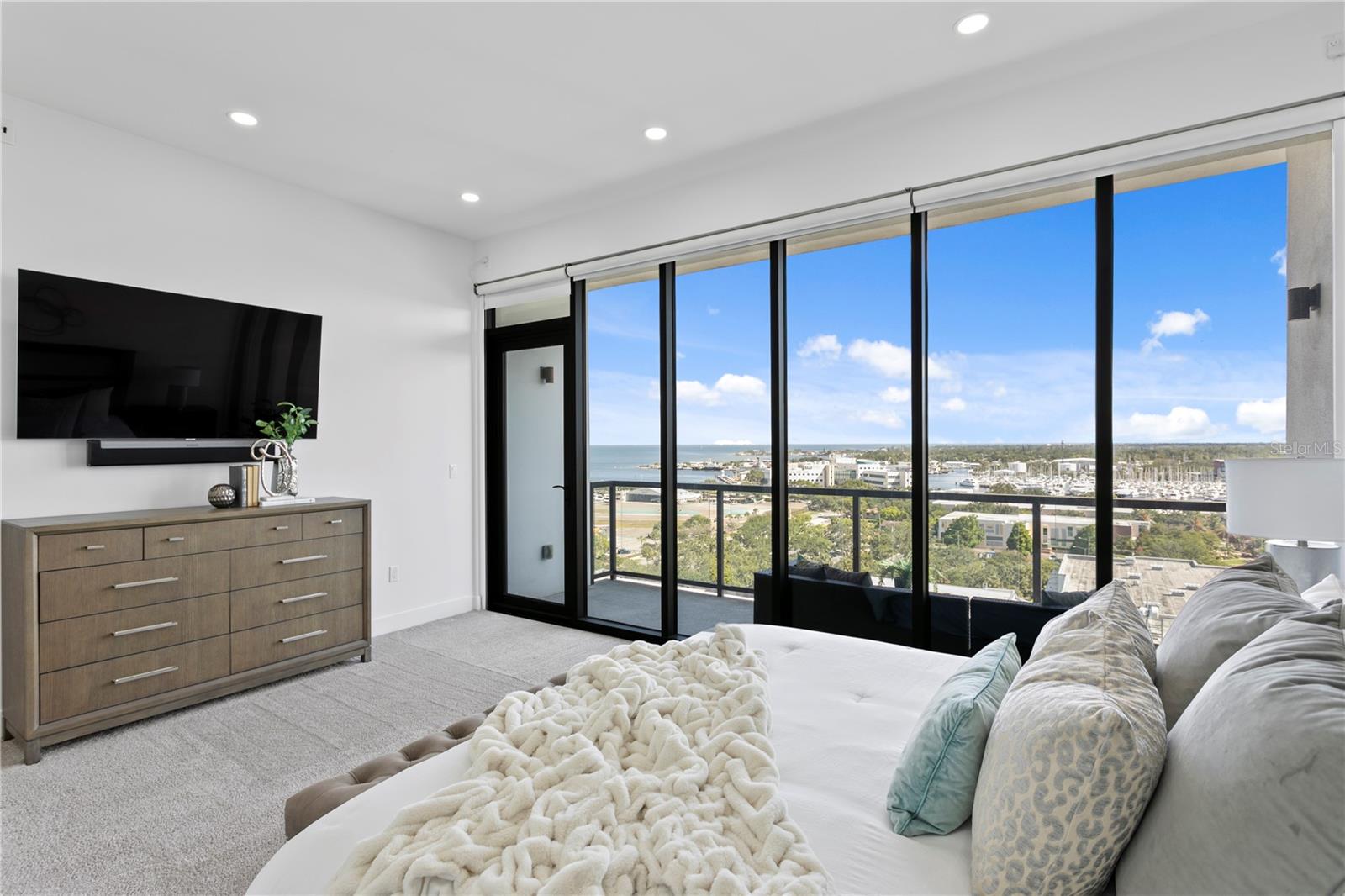 SALVADOR THE CONDO - Residential