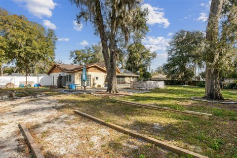 A home in DELAND