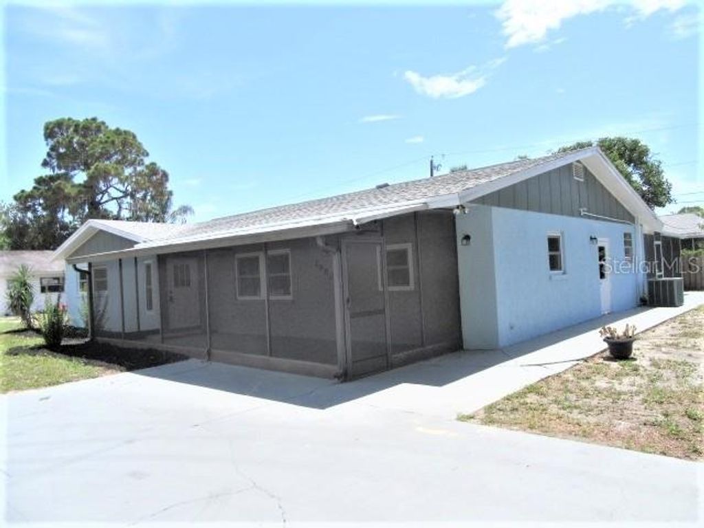 Photo of 2980 Dogwood Road, Venice, FL 34293 (MLS # N6143867)