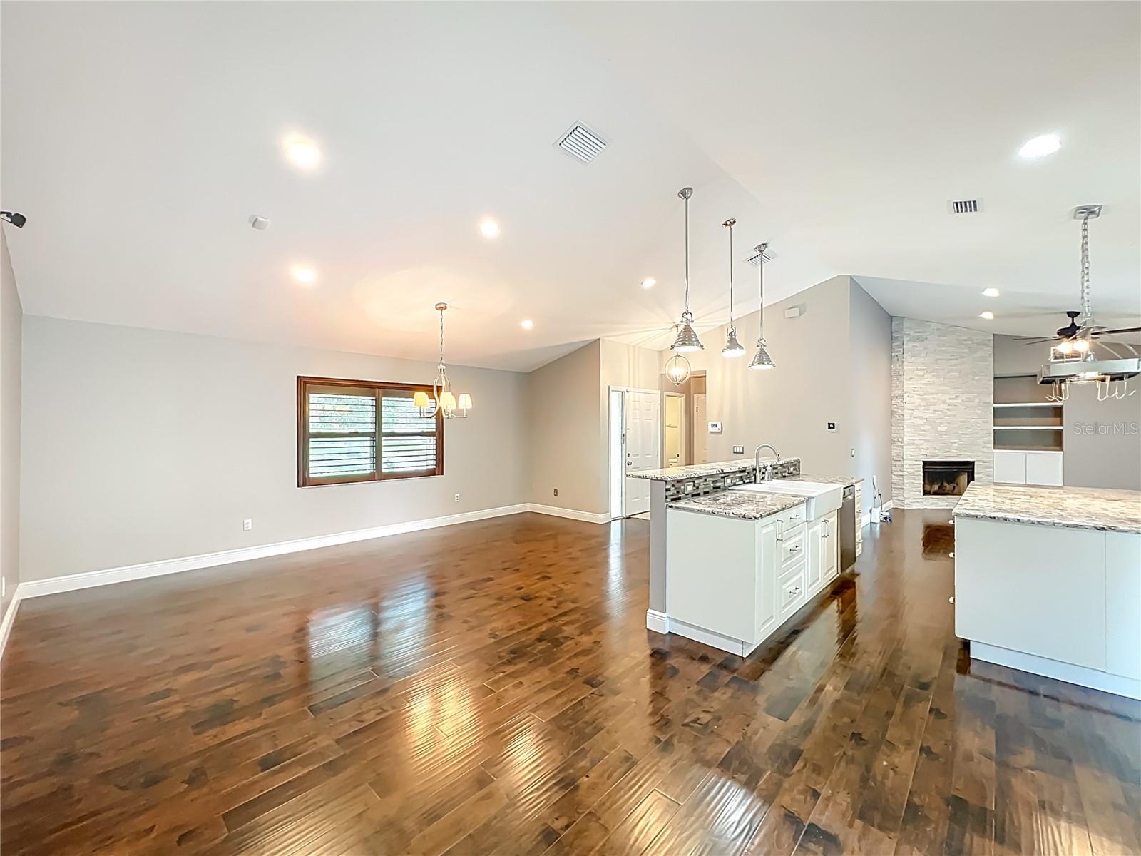 SILVER WOODS PH 01 - Residential Lease
