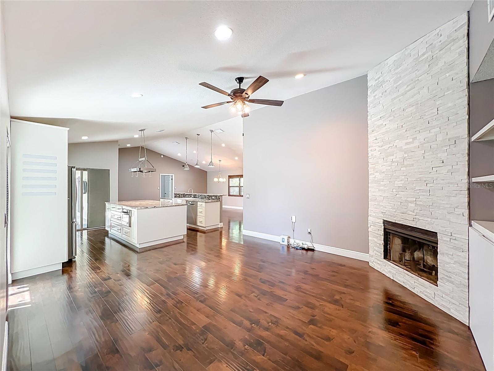 SILVER WOODS PH 01 - Residential Lease