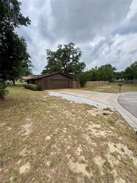 Photo of 610 King Henry Court, Seffner, FL 33584 (MLS # TB8508787)