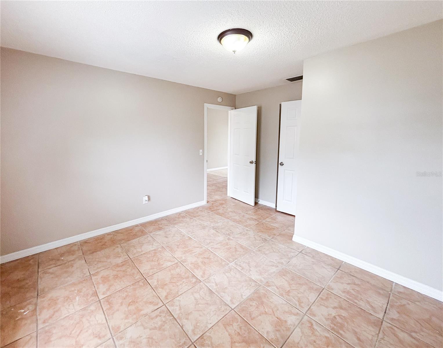 KINGSWAY DOWNS UNIT THREE - Residential