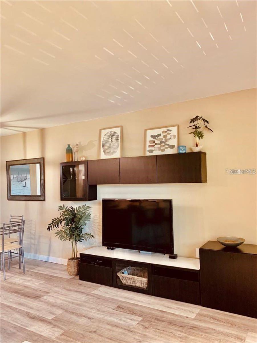 WESTWIND CONDO APTS - Residential