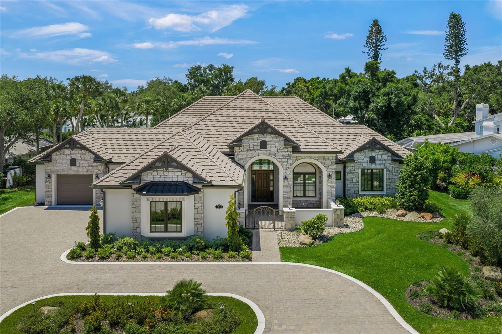 1575 EASTBROOK DRIVE