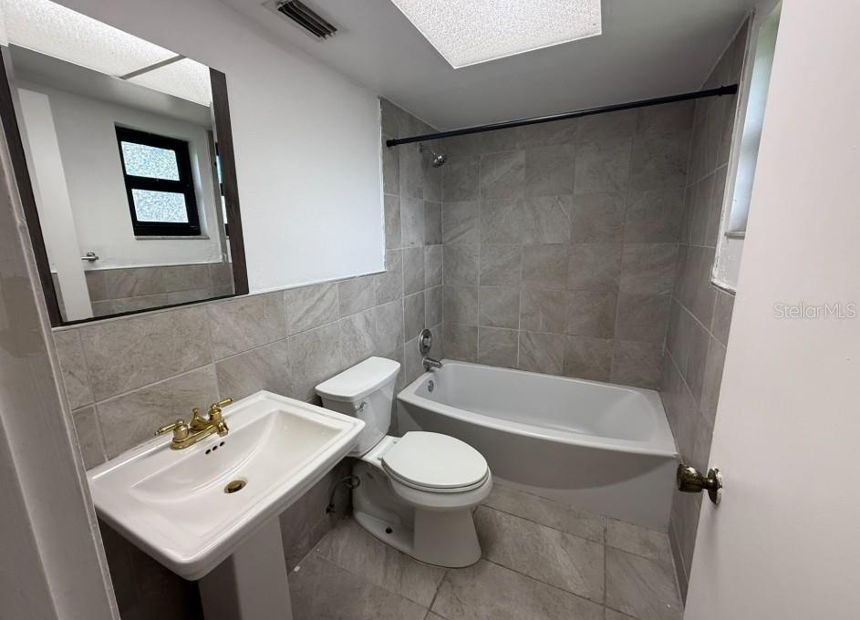 FLORIDA PALMS 2 - Residential Lease