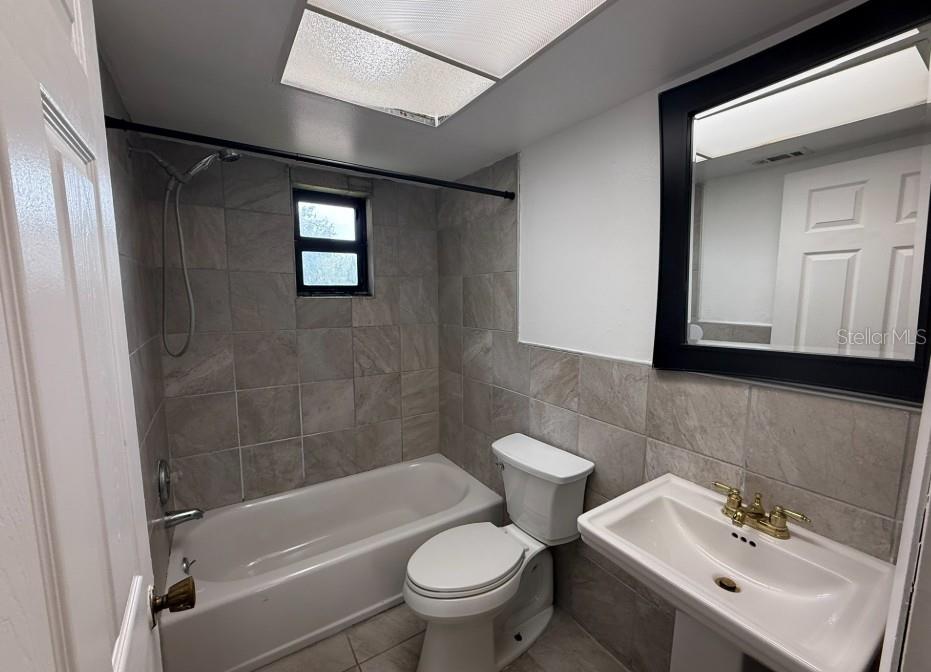 FLORIDA PALMS 2 - Residential Lease
