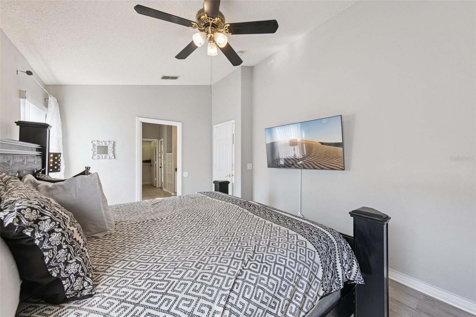 INDIAN CREEK - Residential