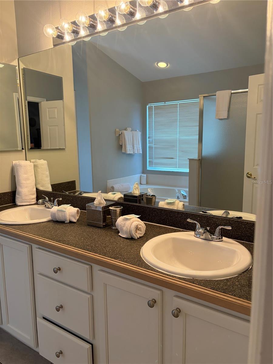 INDIAN CREEK - Residential