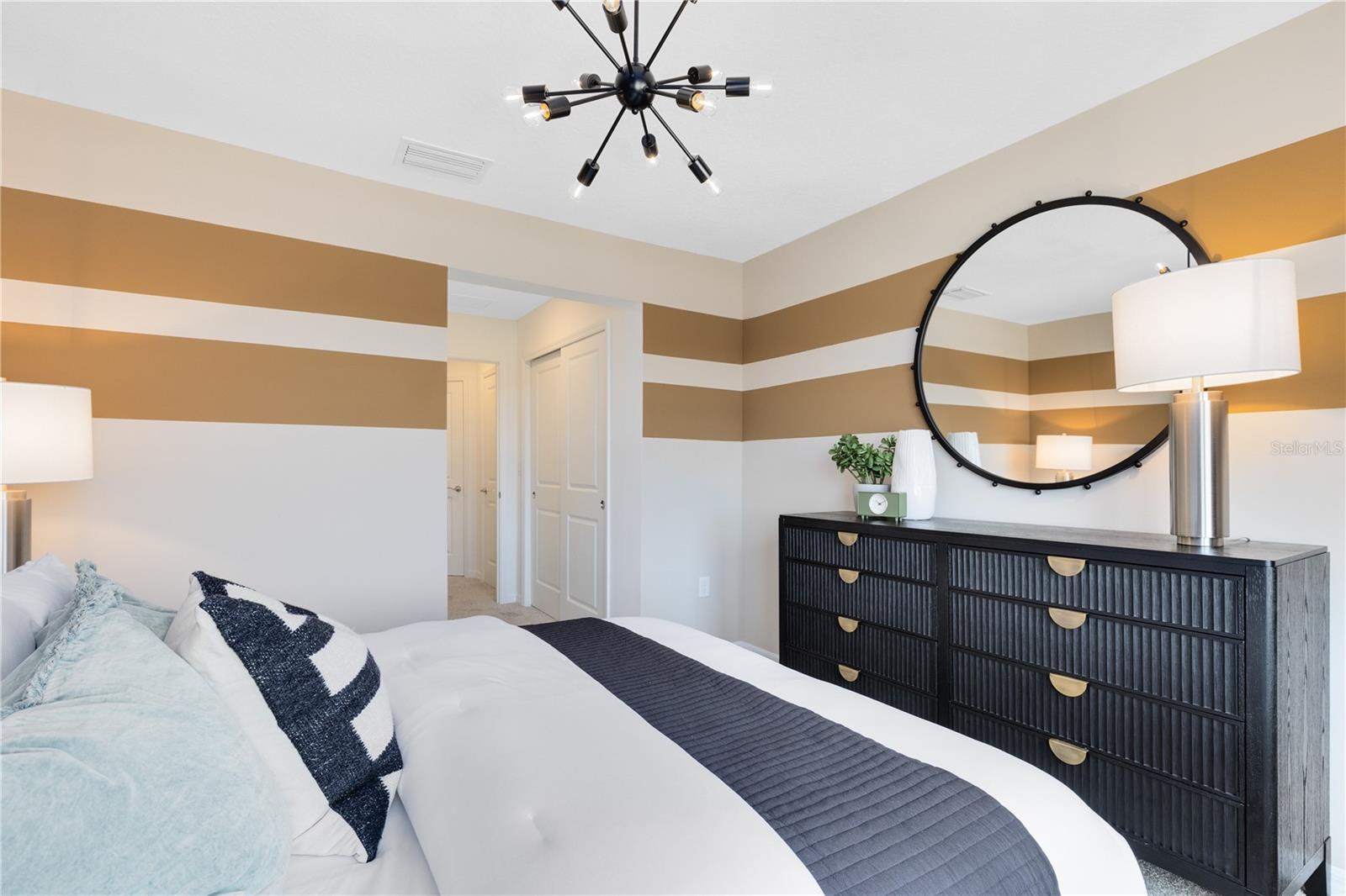 HARBOR SQUARE - Residential