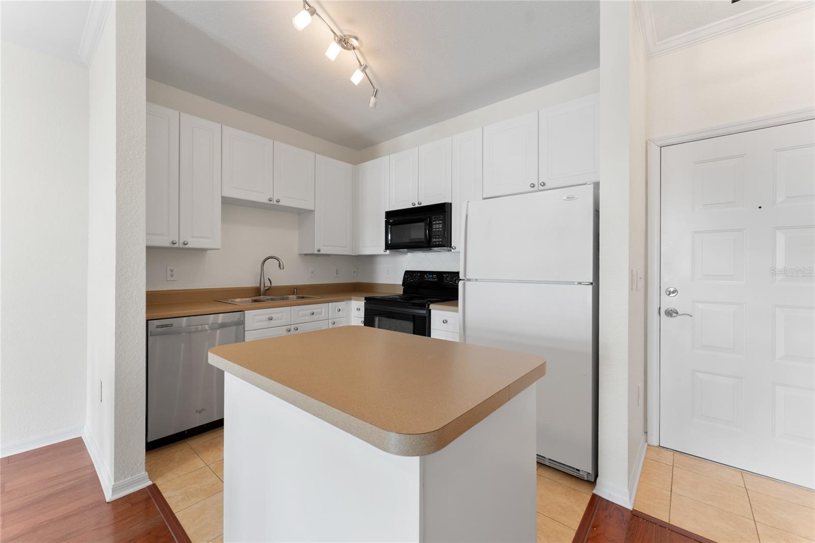 VILLA SONOMA AT INTERNATIONAL - Residential Lease