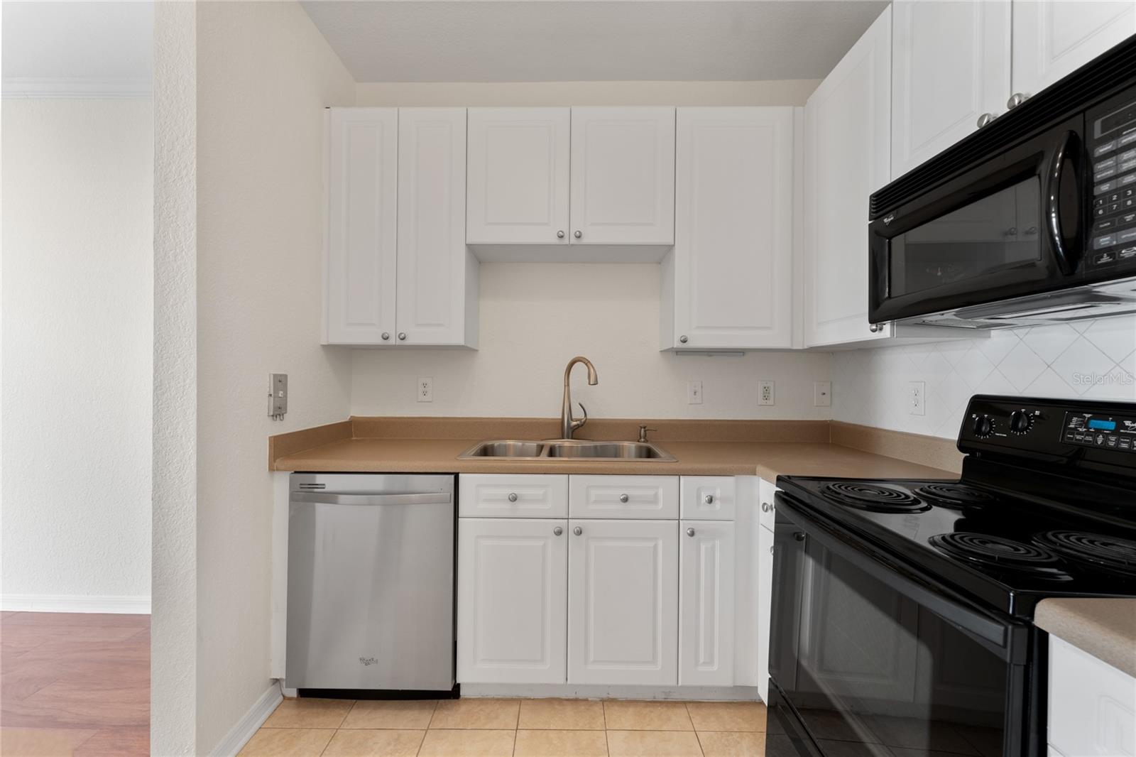 VILLA SONOMA AT INTERNATIONAL - Residential Lease