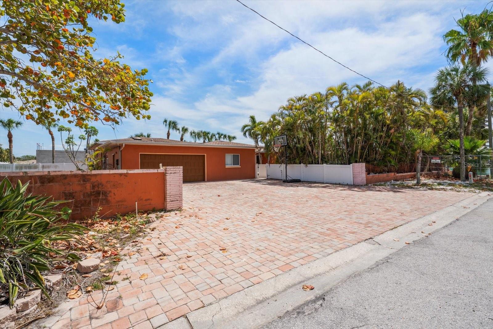 ST. PETERSBURG BEACH NORTH - Residential