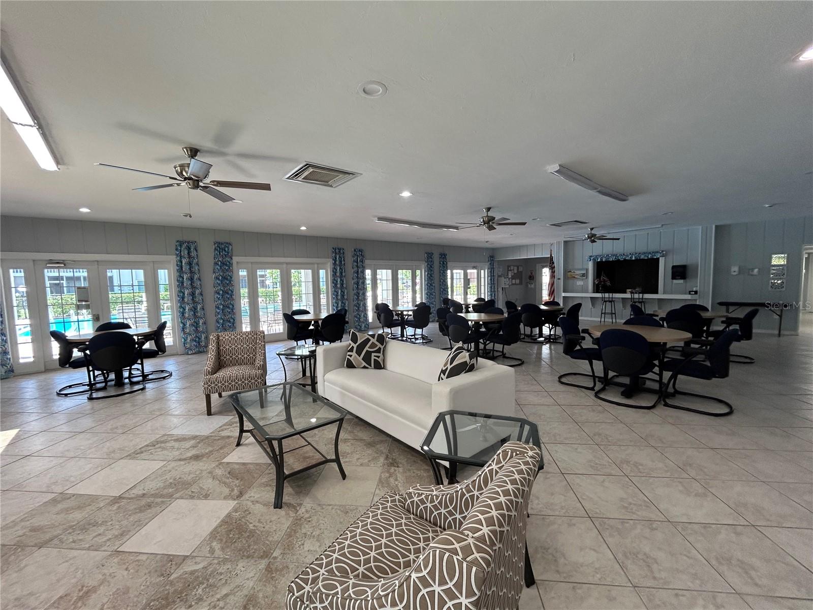 GLEN OAKS GARDEN APTS 1 - Residential