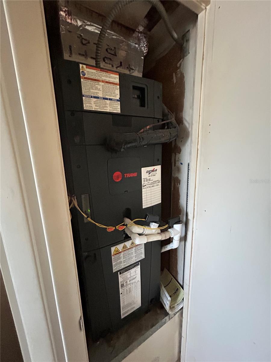 GLEN OAKS GARDEN APTS 1 - Residential