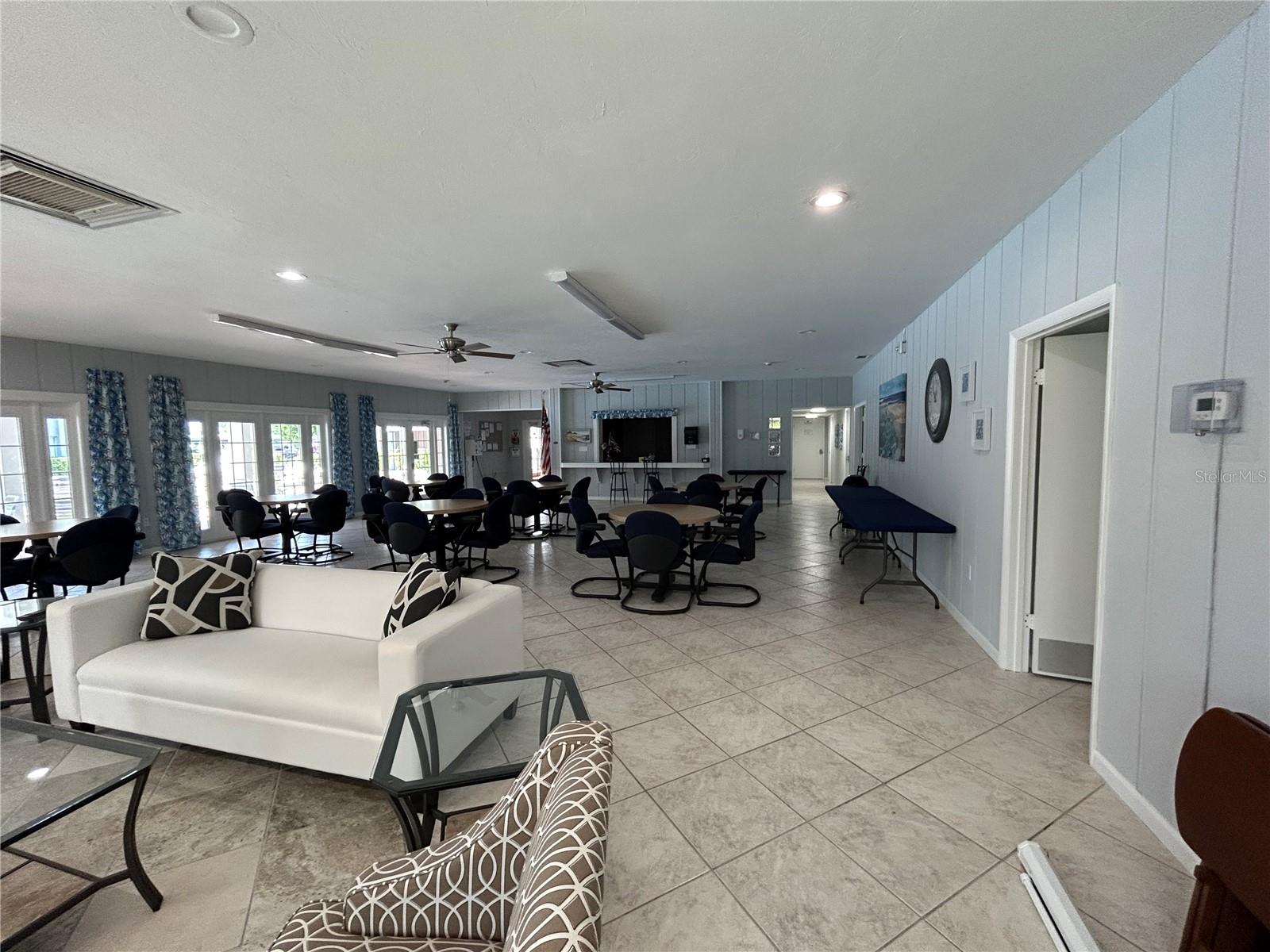 GLEN OAKS GARDEN APTS 1 - Residential