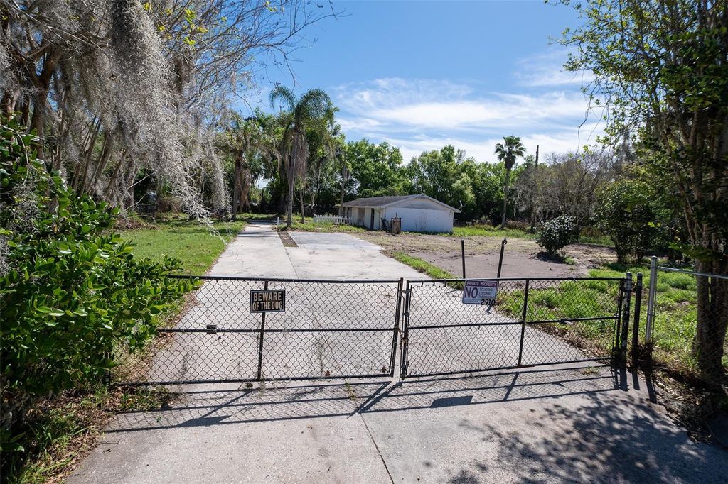 Photo of 2910 Frank Moore Road, Plant City, FL 33566 (MLS # L4962203)