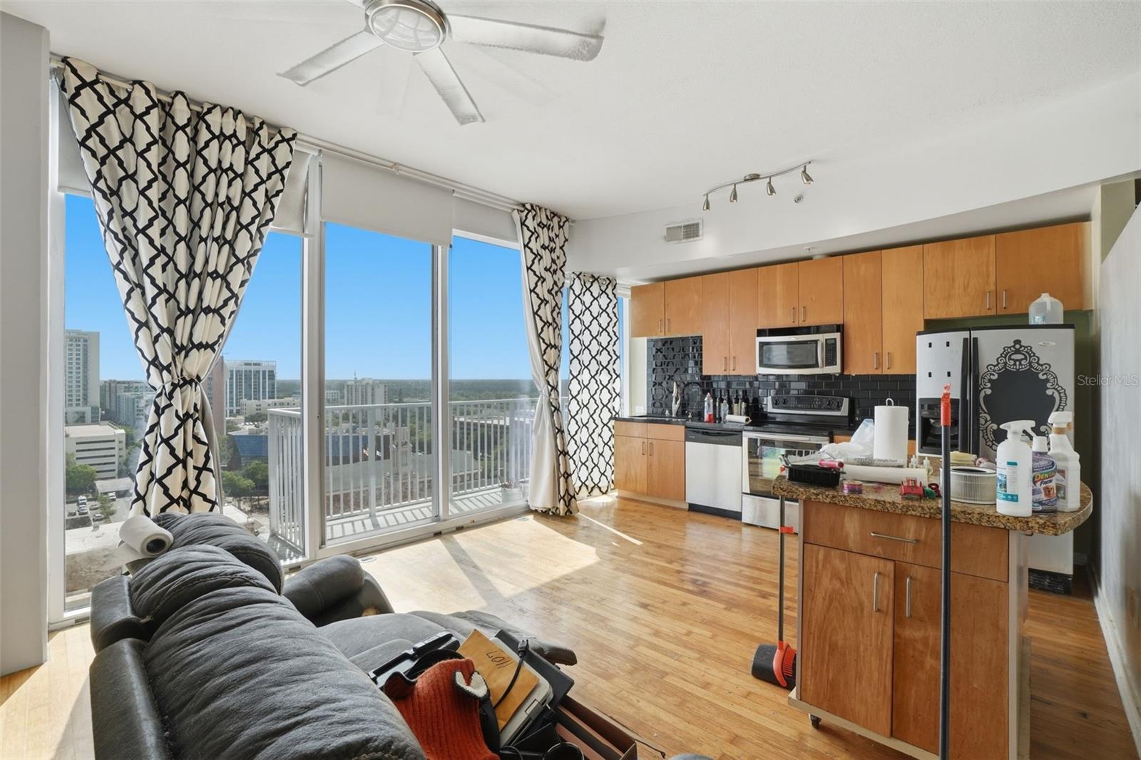 SOLAIRE/PLAZA CONDO - Residential