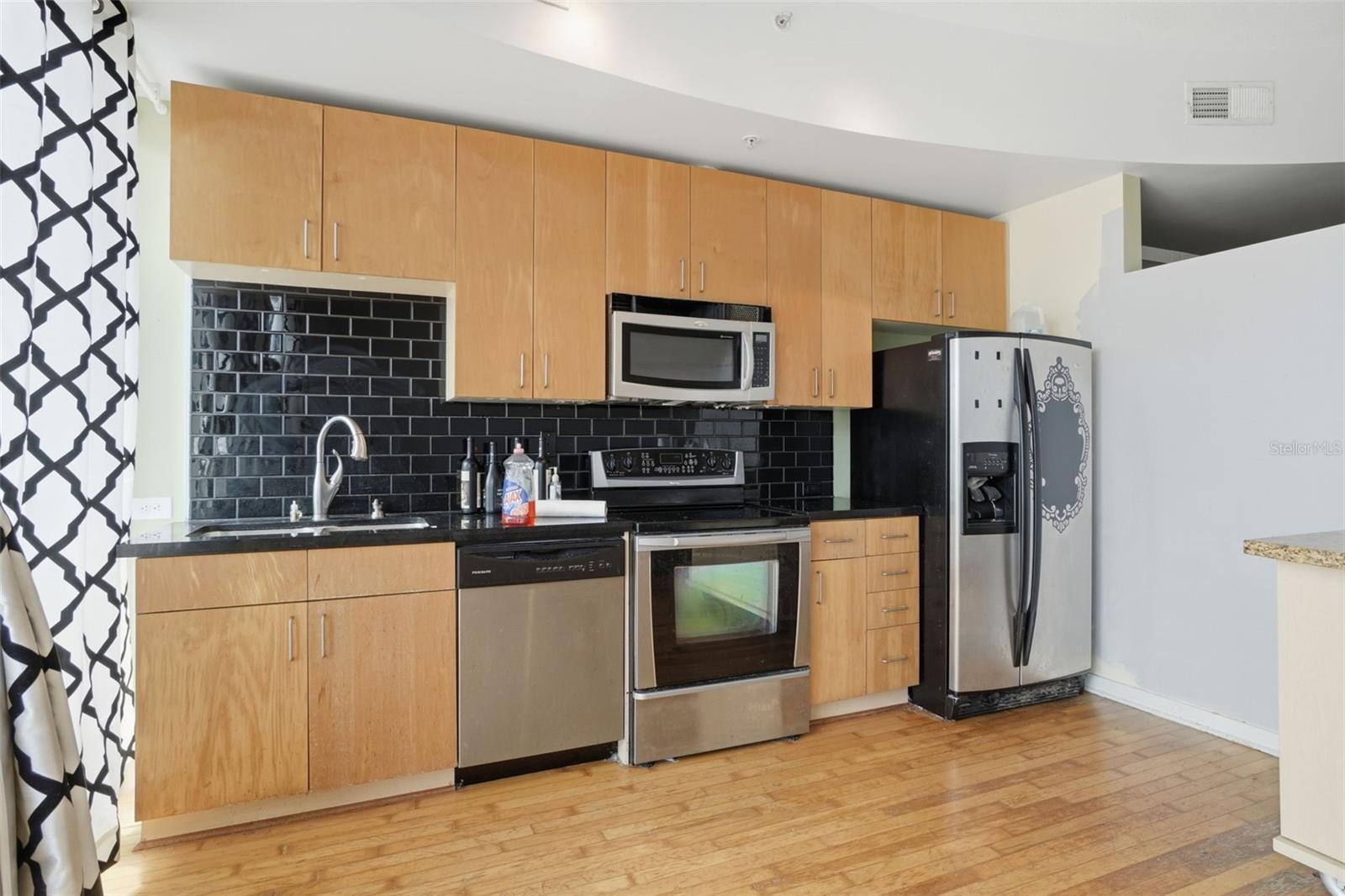 SOLAIRE/PLAZA CONDO - Residential