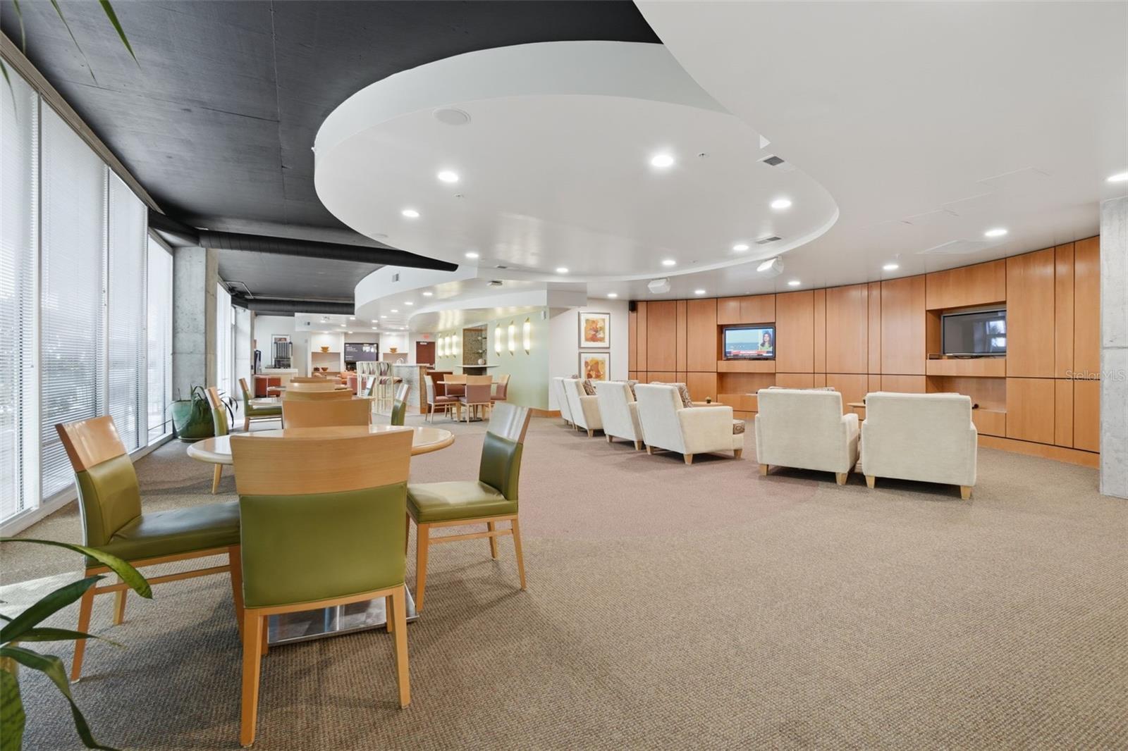 SOLAIRE/PLAZA CONDO - Residential