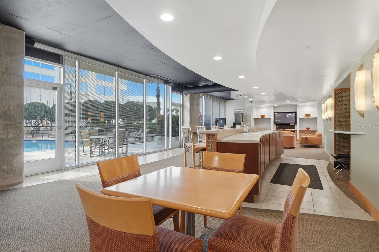 SOLAIRE/PLAZA CONDO - Residential