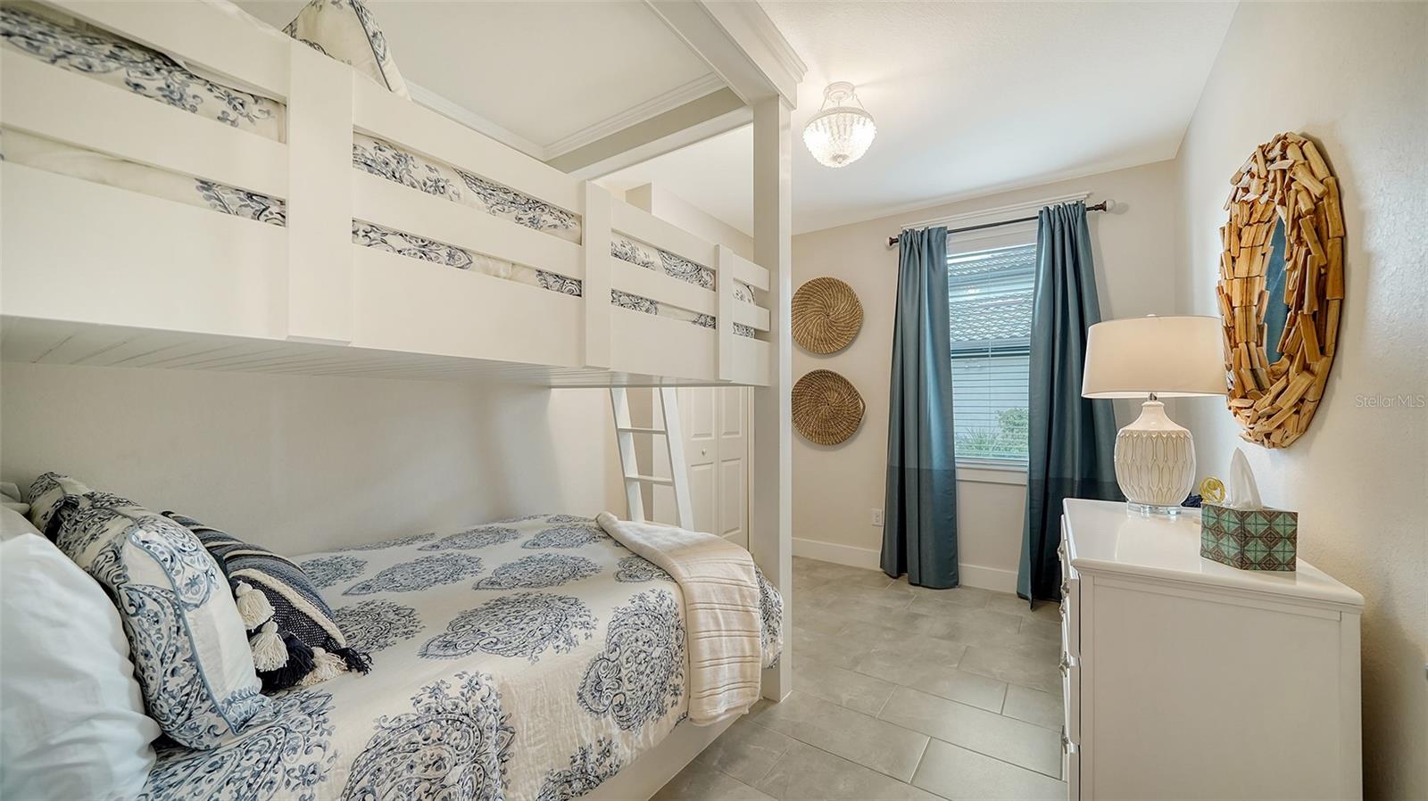COACH HOMES III AT LAKEWOOD NATL PH 9 - Residential Lease