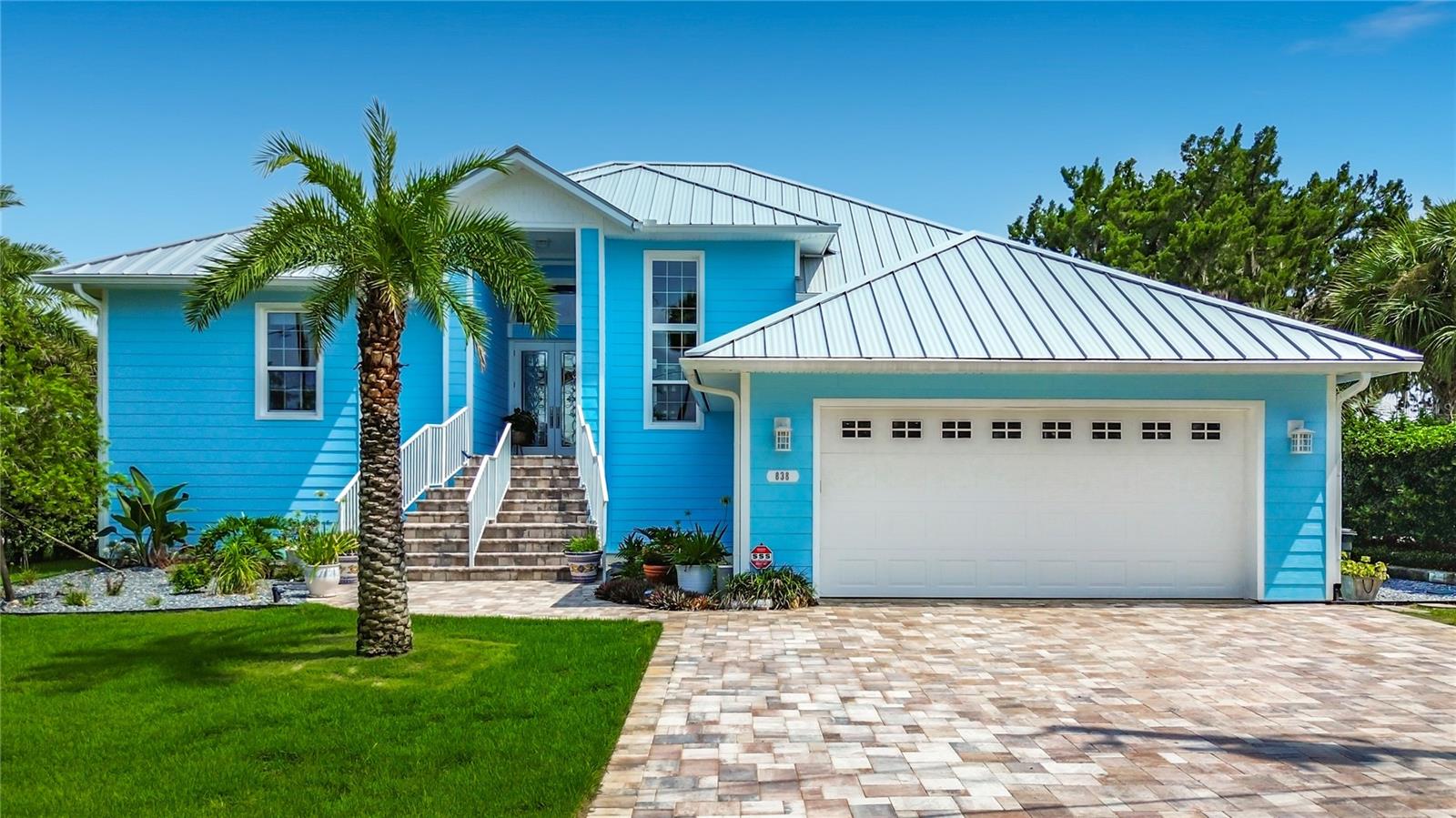 838 SW KINGS BAY DRIVE