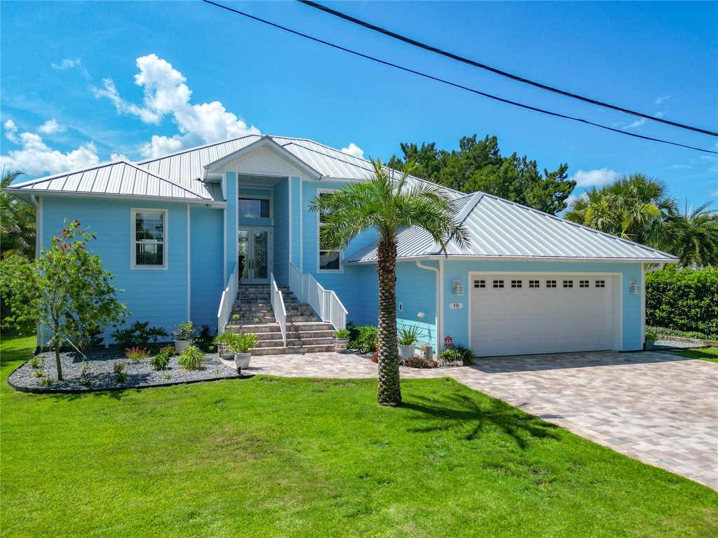 Photo of 838 SW Kings Bay Drive, Crystal River, FL 34429 (MLS # TB8529231)