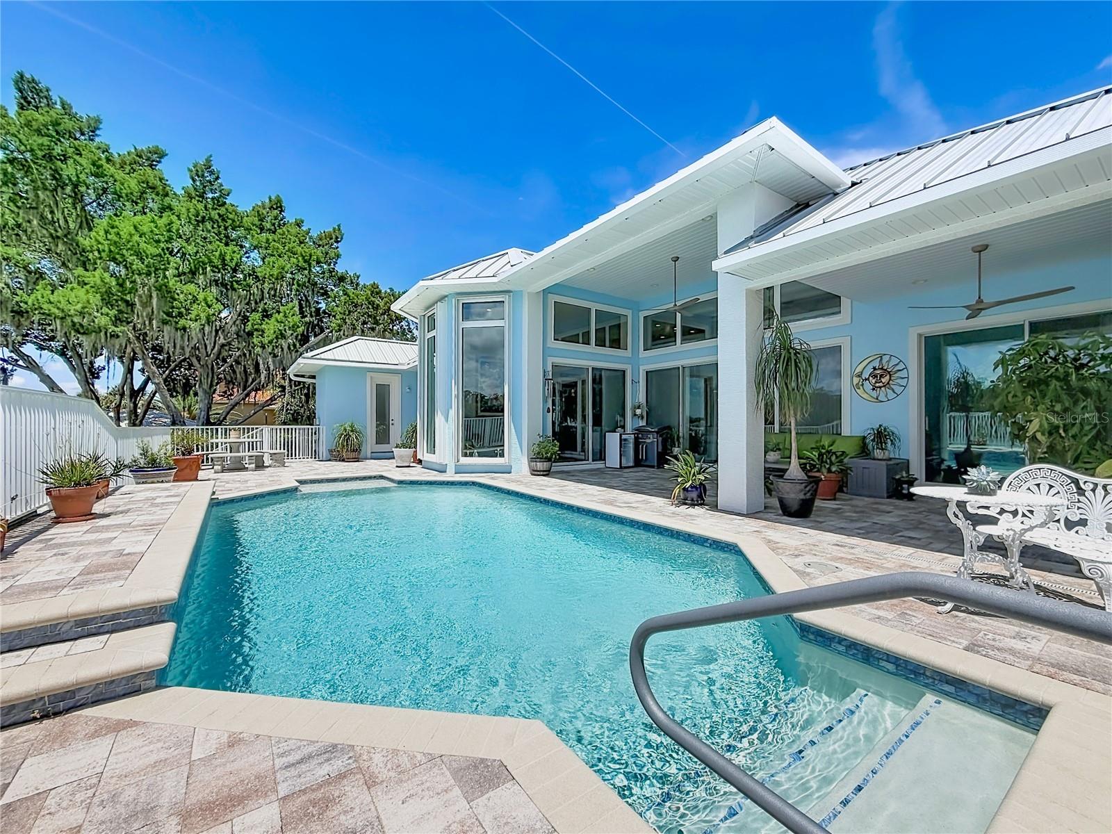 838 SW KINGS BAY DRIVE