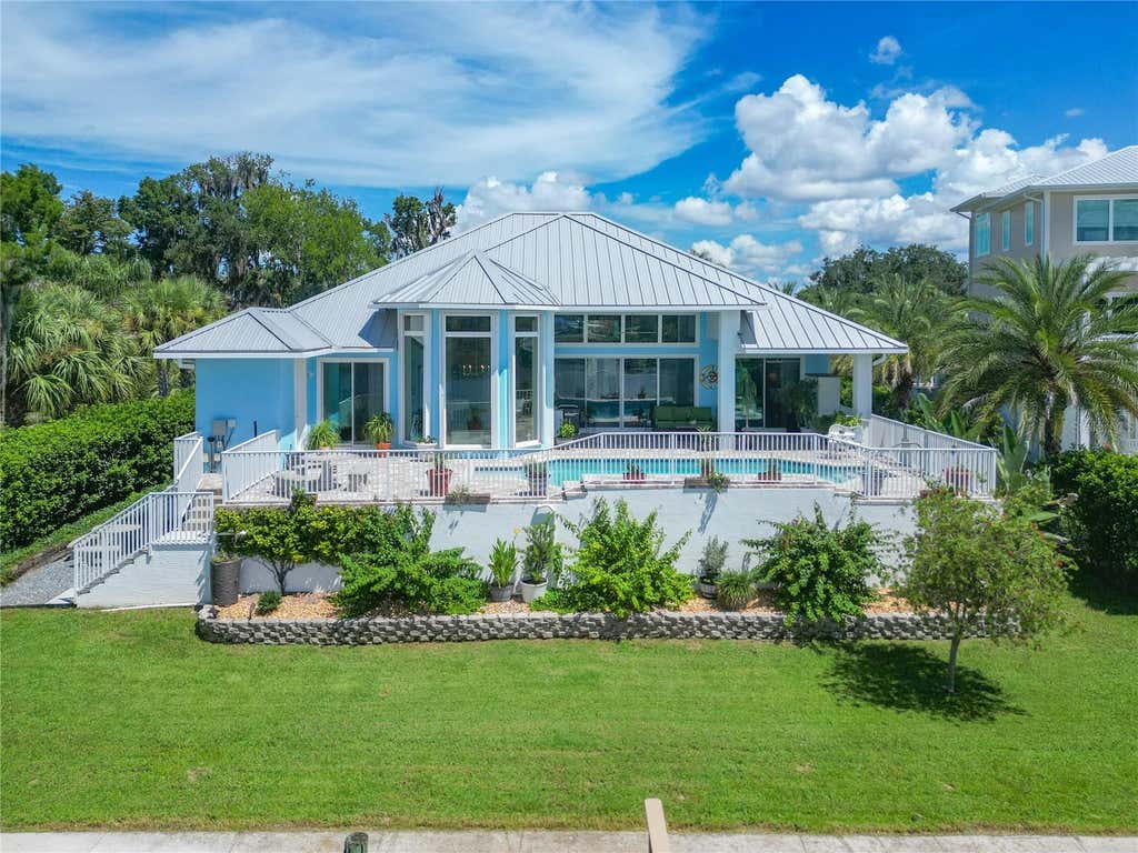 Photo of 838 SW Kings Bay Drive, Crystal River, FL 34429 (MLS # TB8529231)