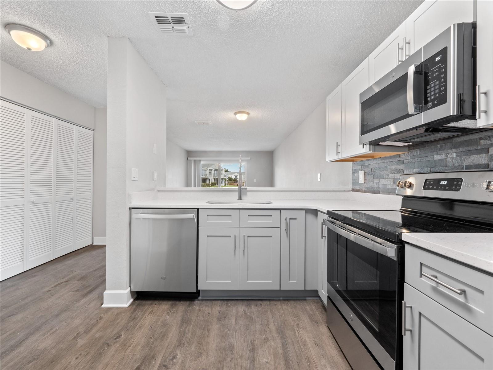 INTERIOR LIKE NEW - new kitchen cabinets, appliances, flooring, and new bathroom. Overlooks small water and bridge. Tranquil and ready for the new tenant. Tennis court in community. Washer/Dryer inside unit. CASH ONLY - Come take a look.
HOA did complete remodel approx 2 years ago due to Hurricane damage/flooding in community.
New siding 2025 - new roofs, drywall, flooring, cabinets, etc.
See seller's disclosure. Contact HOA for more details.