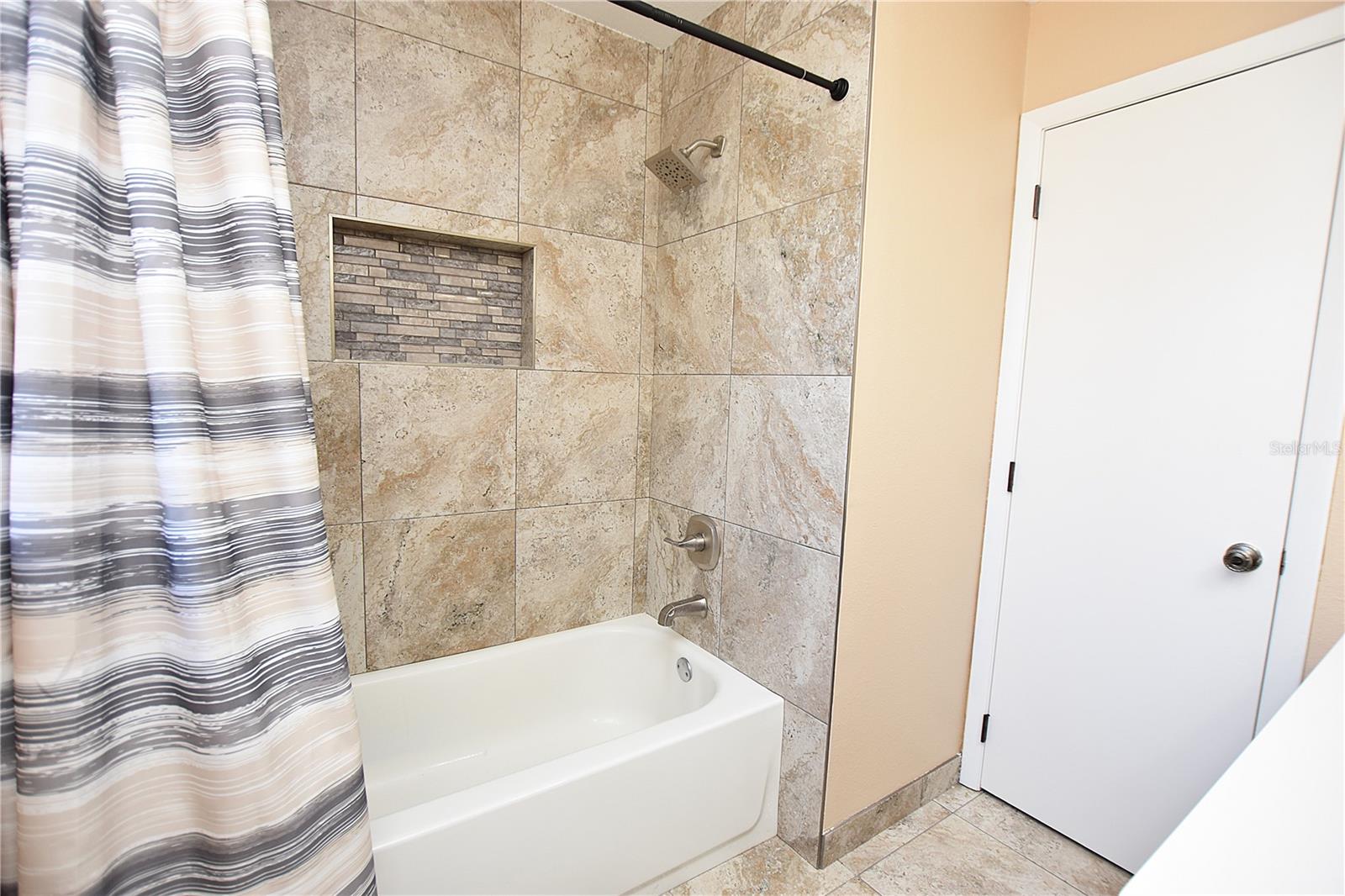 CATAMARTA SUB - Residential Lease