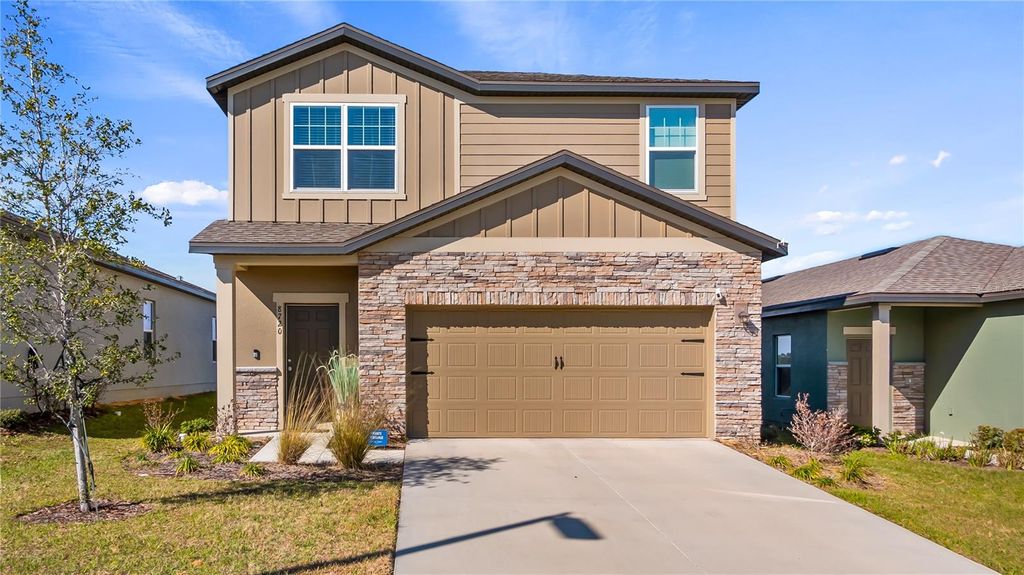 Photo of 8720 Sportsman Loop, Groveland, FL 34736 (MLS # G5109050)